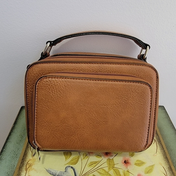 Faux Leather Camel Brown Camera Style Crossbody - Picture 1 of 6
